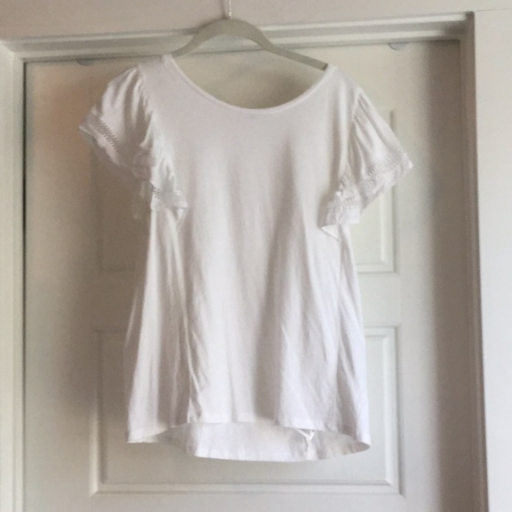 GAP white tee